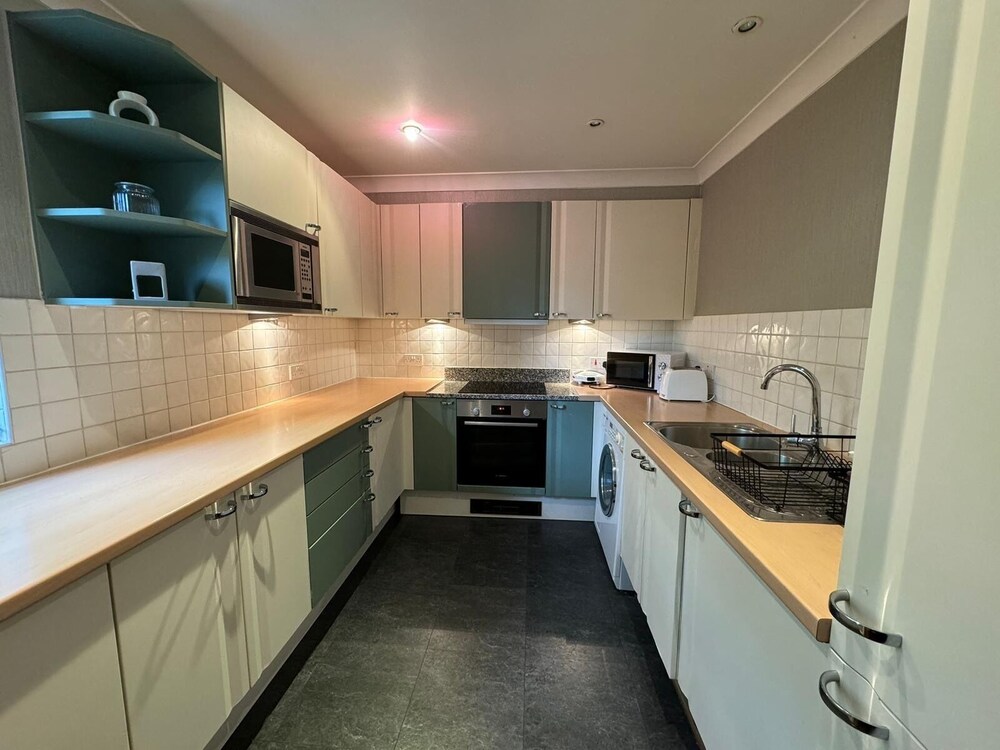 Luxury Apartment In London - Pool Spa & Gym