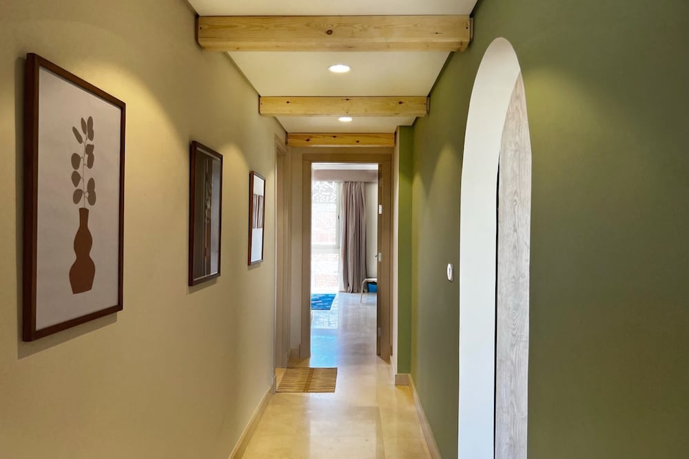Xuru Stays I Exotic 1bdr w/ Outdoor Terrace Pool & Beach Access