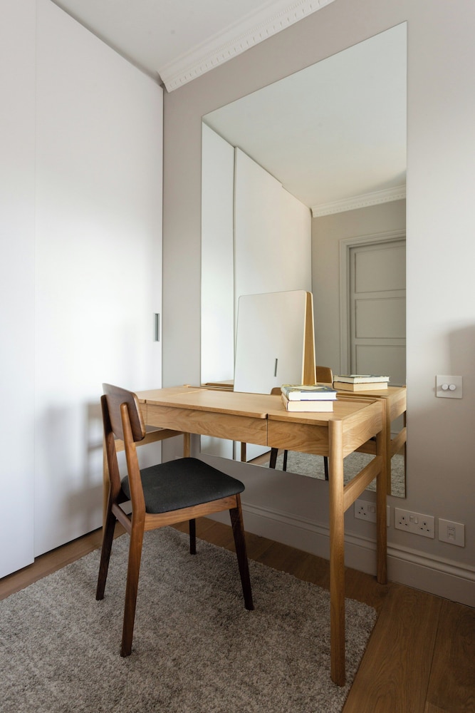 Cresswell Gardens IV by Onefinestay
