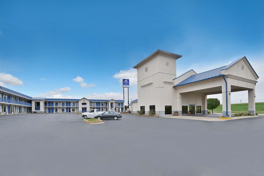 Hillsboro Vacations - Americas Best Value Inn Hillsboro - Property Image 1
