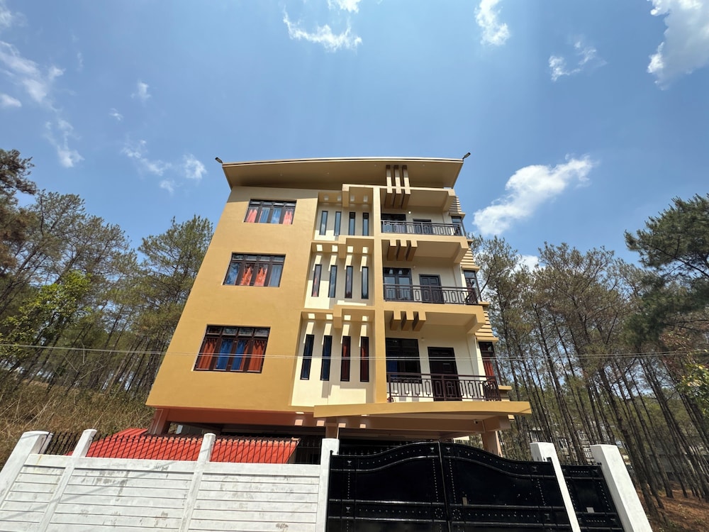 XTSY Travellers Hostel