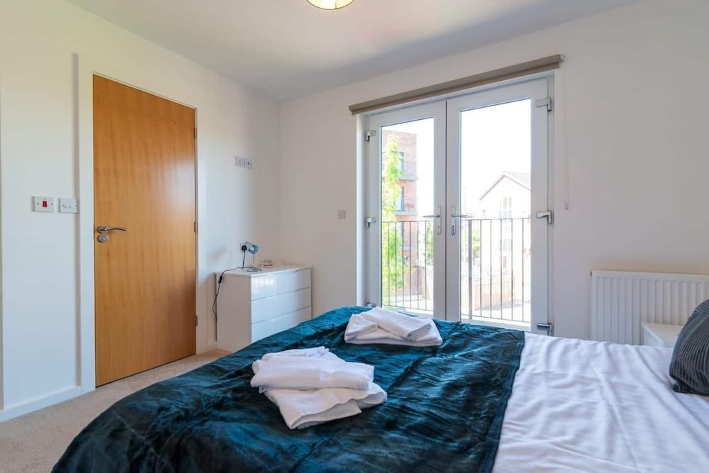 Executive City Apartment -Near Greengate view 4