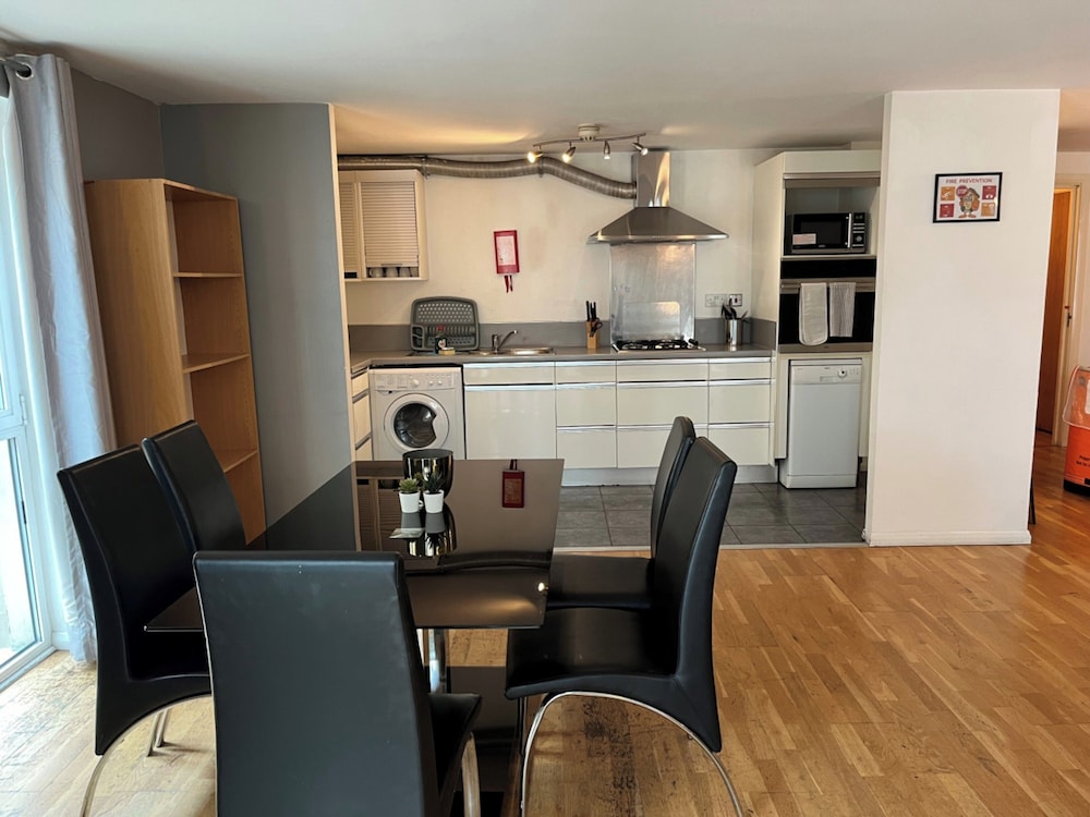 Premium 4Pax Apartment with Kitchen