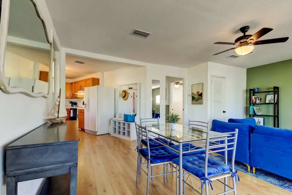 Simple Rooftop Gem 2 Blocks 2 Beach Pets Allowed