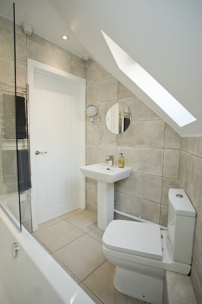 2br-central-15minwalktobeach-freeparking-wifi