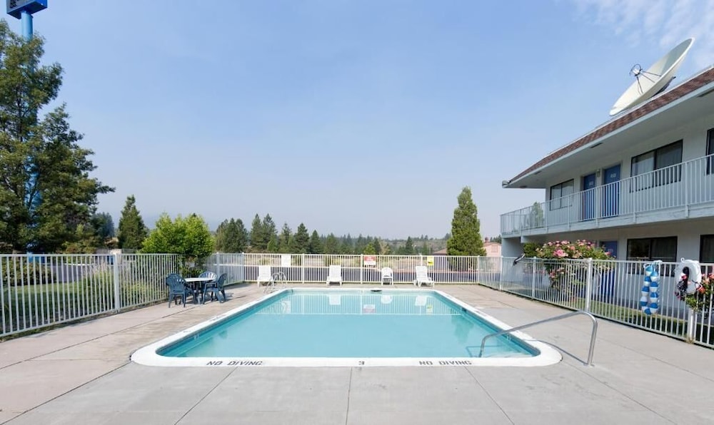 Shasta Vista Inn & Suites