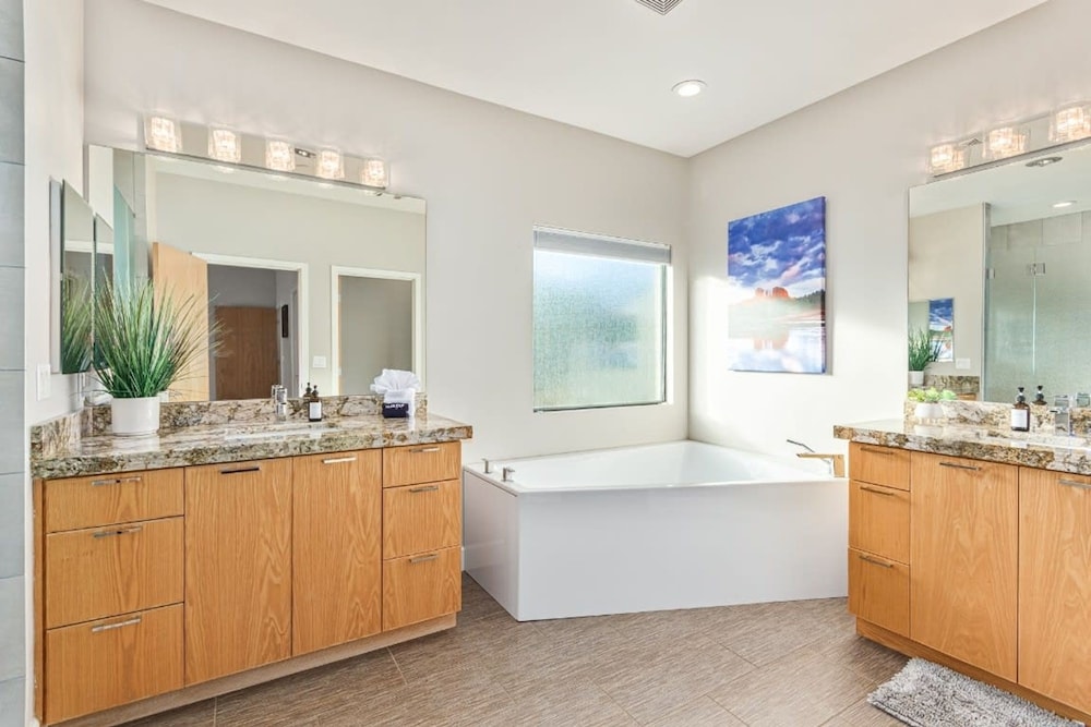 Scottsdale s Largest Hot Tub Davenport Ranch Estate