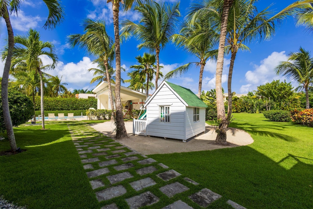 Villa Desiree 5BR Cocotal Luxury Villa Pool Maid