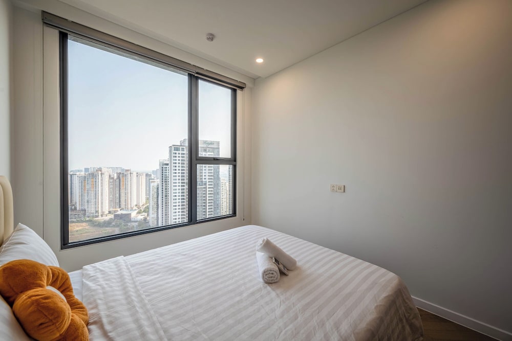 The Lumiere Luxury Citypoint ANGIA