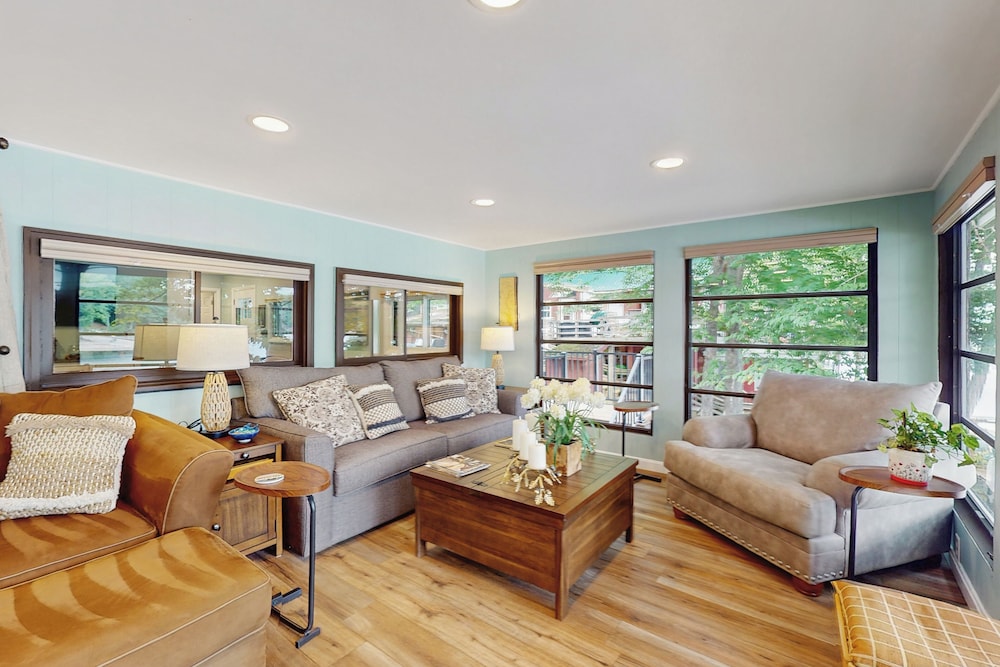 2 BR Lakefront House w/ Hot Tub in ADK Park