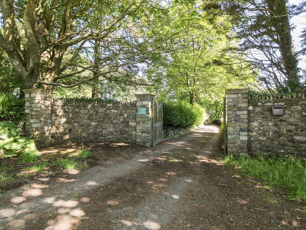 Culdrose Manor