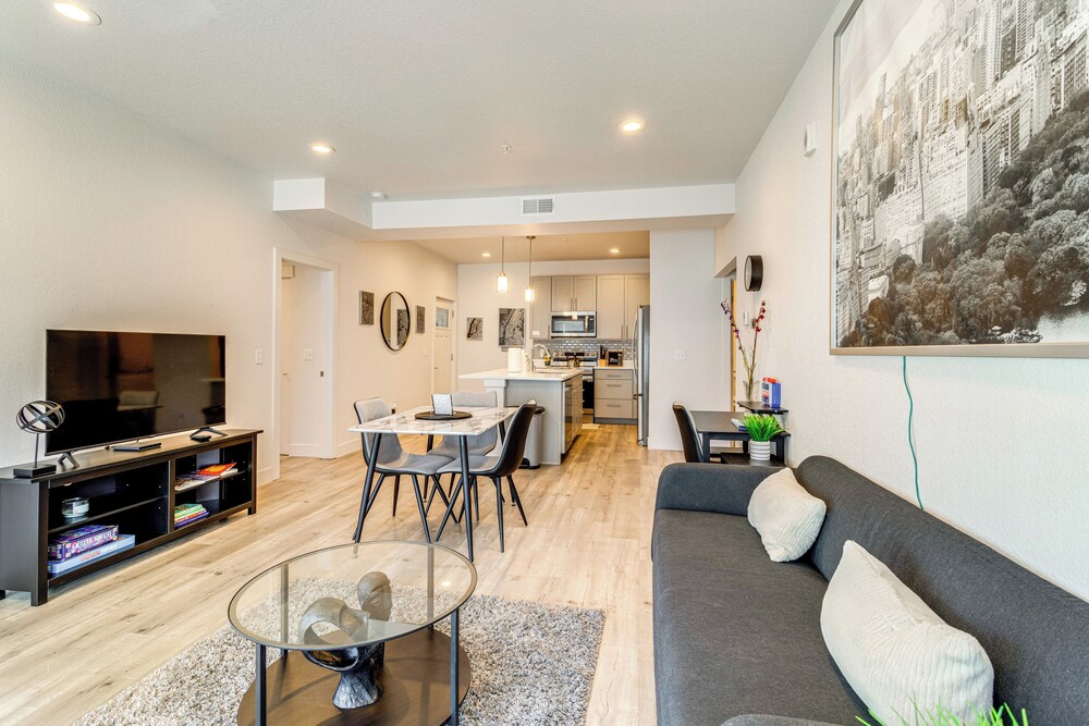 Pet-friendly Condo w/ Balcony ~ 17 Mi to Denver