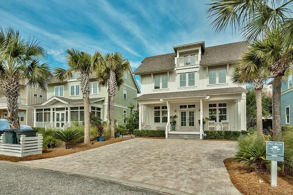 DRIFTWOOD 5 Bedroom Holiday Home by Five Star Properties