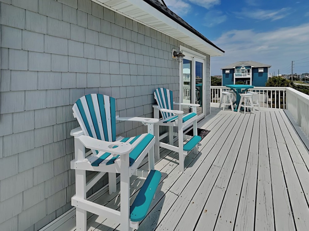 Salty Seahorse by Topsail Realty