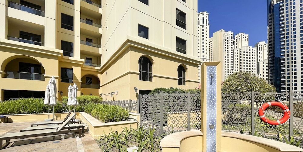 LUX Contemporary Marina View Suite 7