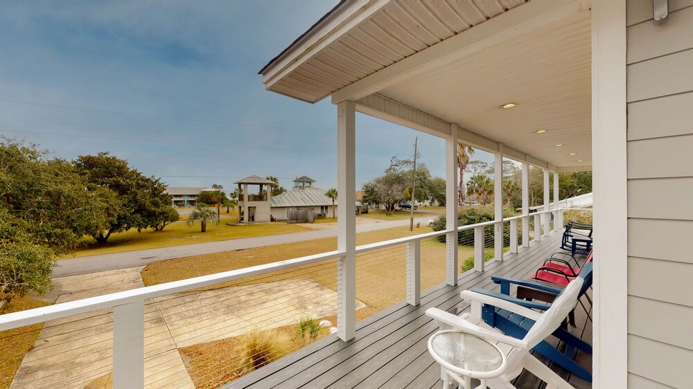 Clubhouse Cottage 5 Bedroom Home