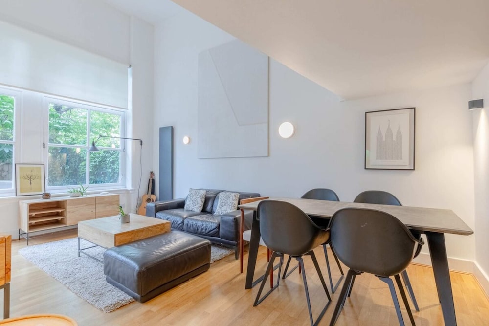 Chic 1BD Maisonette W/hot Tub, King's Cross!