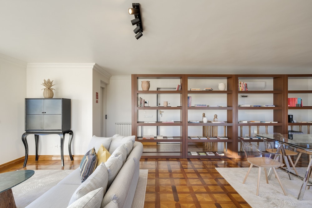 Coastline Arrabida Villa by Cadenzalux