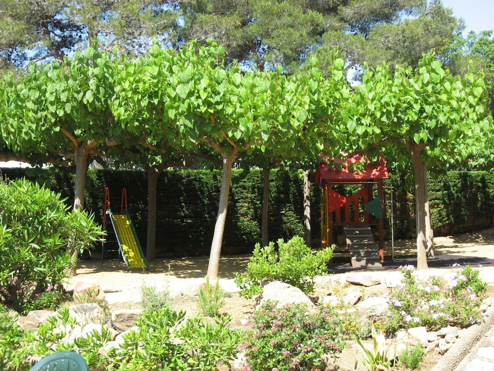 Aparthotel Tossa Park in Tossa de Mar Near Beach