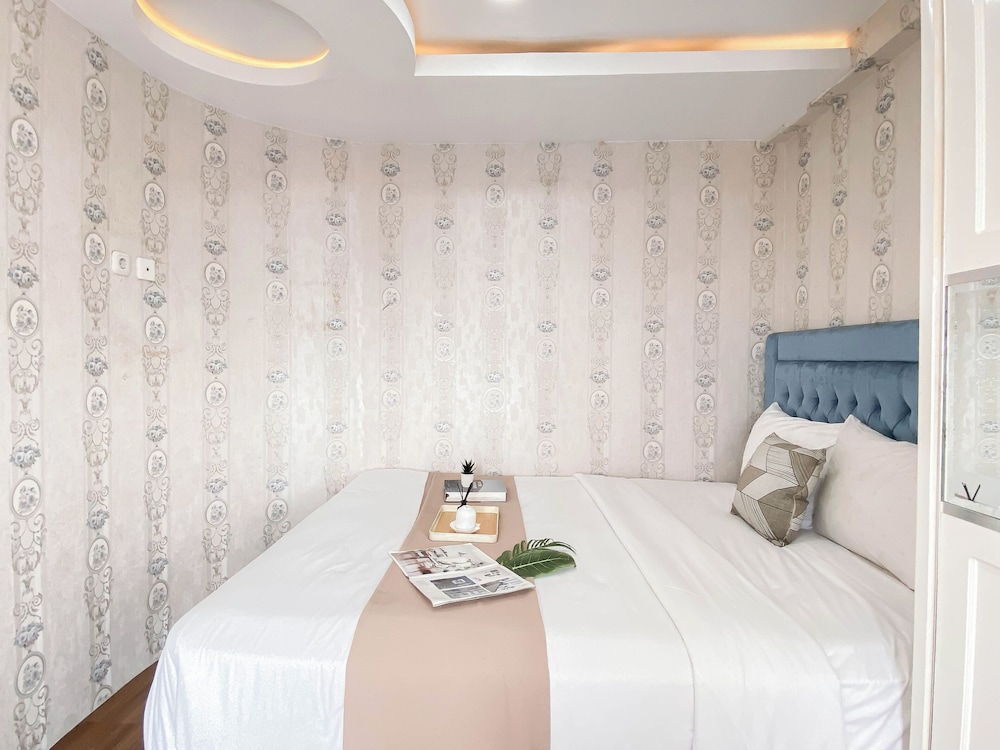 White Accent 1Br Near Mall At Bassura City Apartment