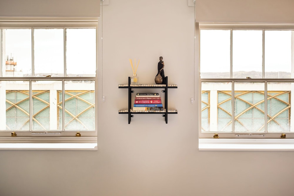 Stunning High Street Loft in Cheltenham