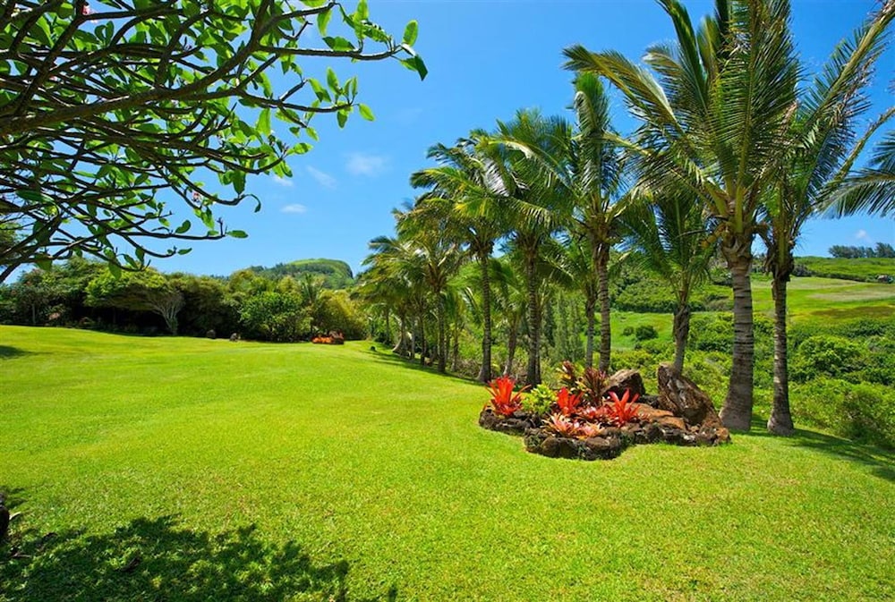 Sea Song in Kilauea With 4 Bedrooms and 6 Bathrooms
