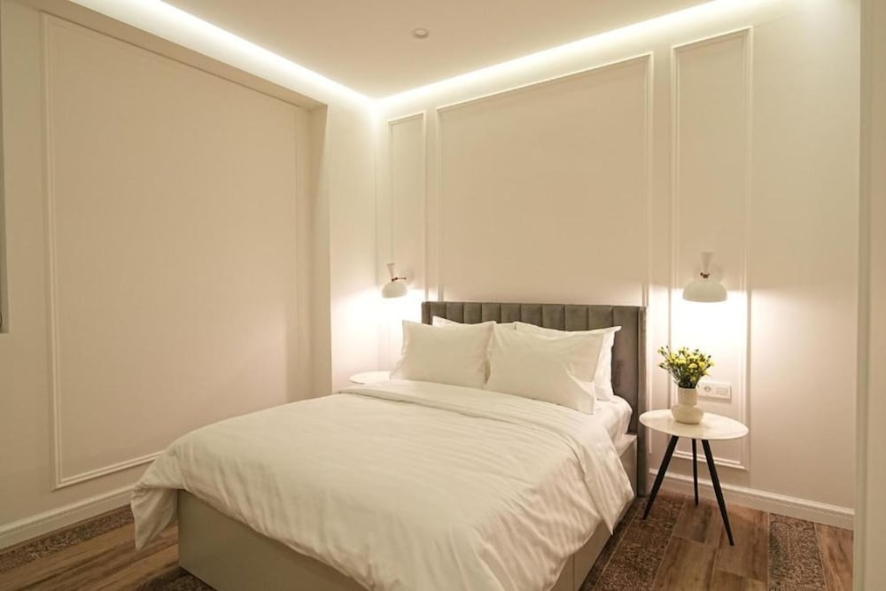 Elegant Escape on Amiryan by Sweet Home