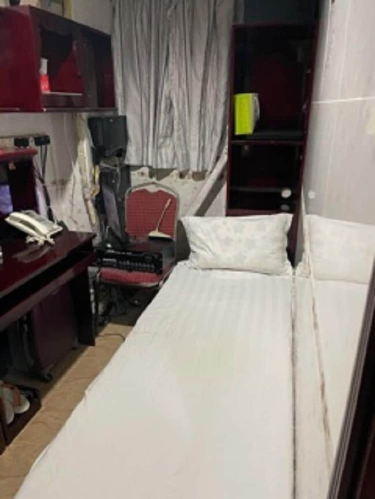 Everest Hostel