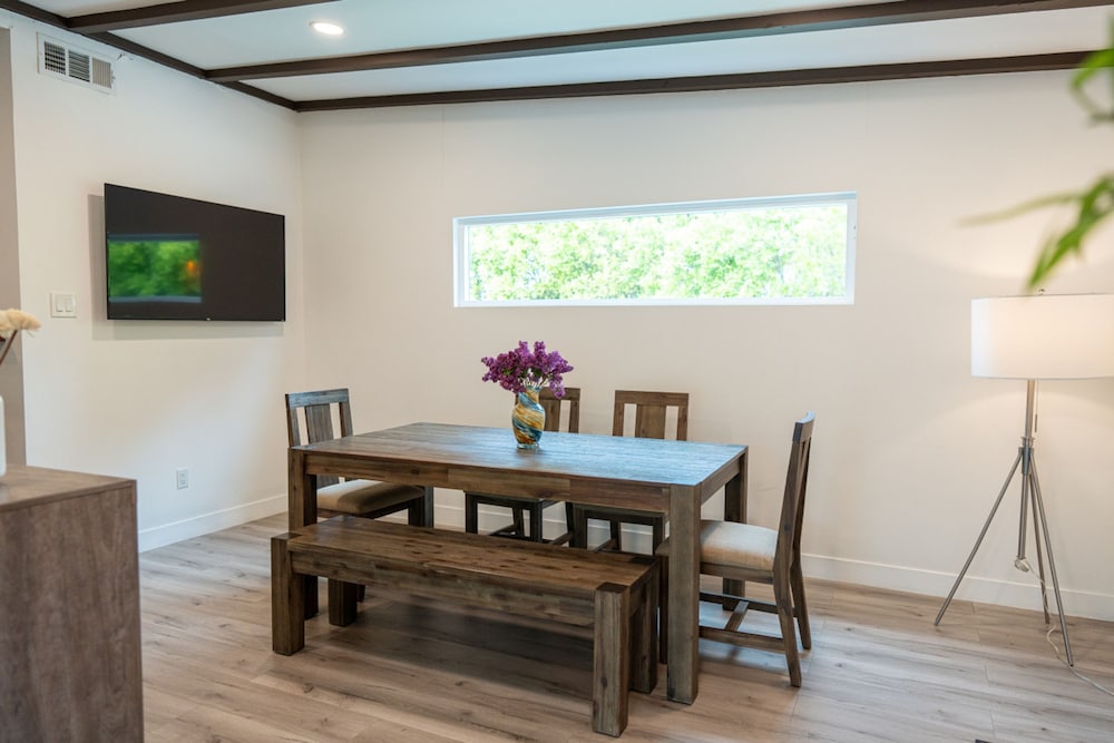 Upscale Upgraded Beautiful Spacious 3BR House in Encino Fully Renovated With Garage Very Large Fenced Yard Patio AT END OF Cul-de-sac p84