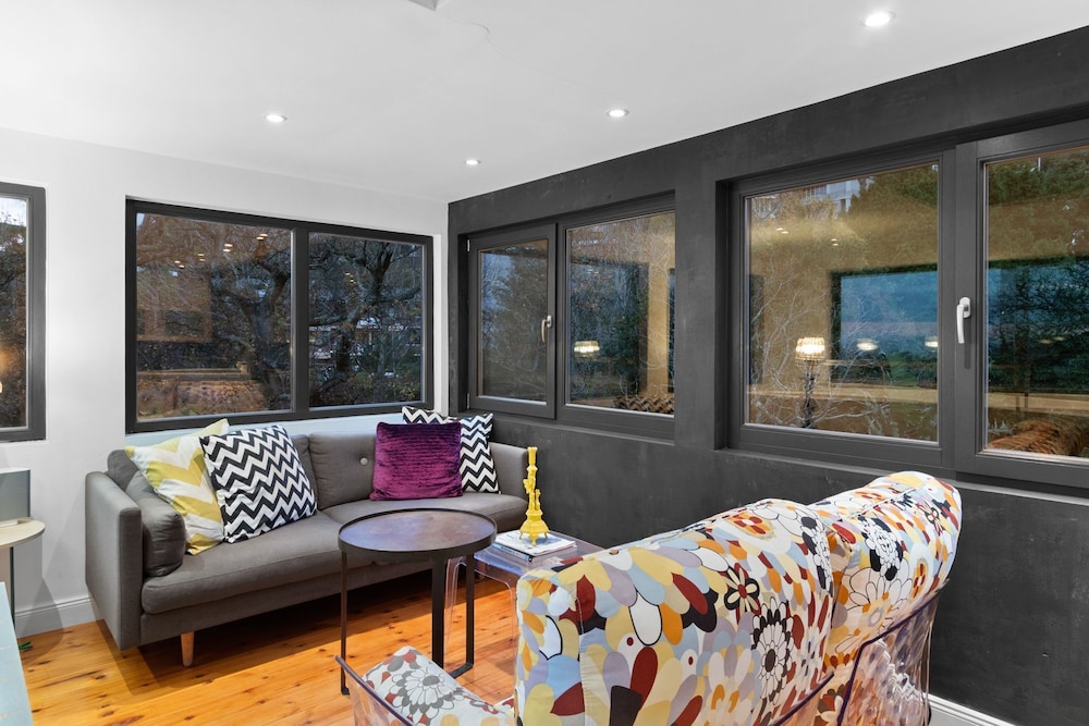 Higgo Crescent Villa
