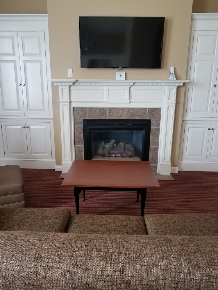 Best Western Plus Dutch Haus Inn and Suites