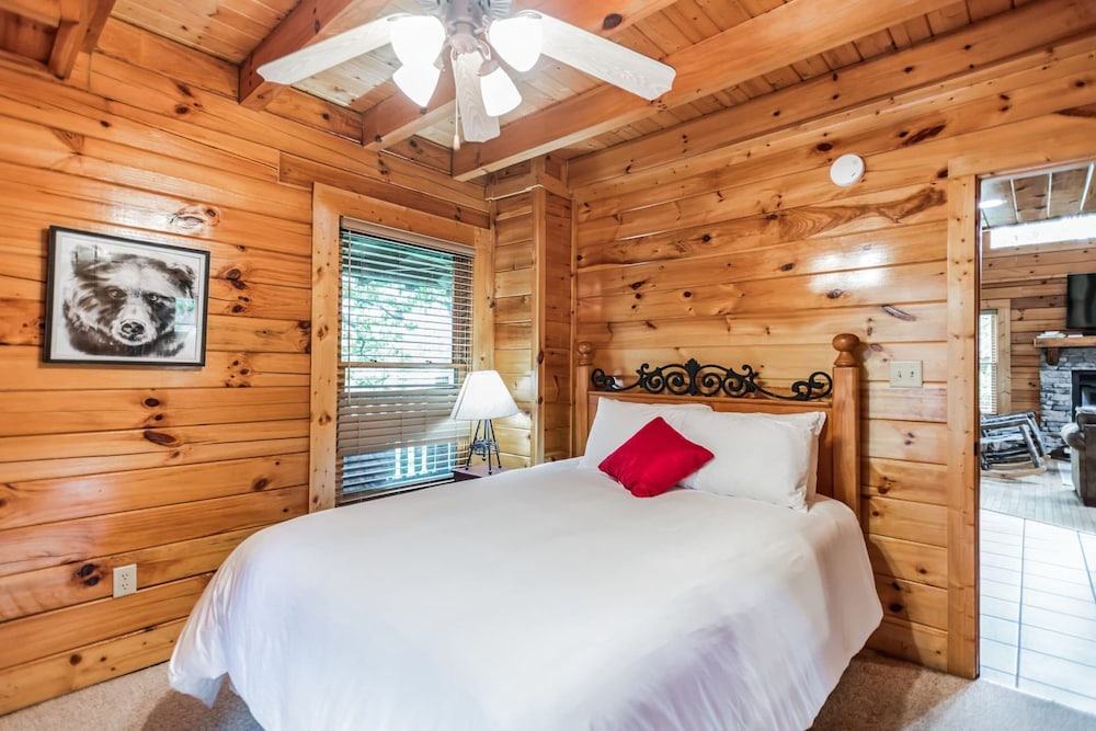 Summit View Way Resort Cabin w Hot Tub Deck w Views Pool Table