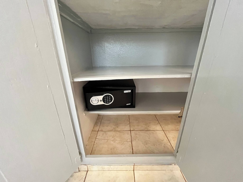 Secure 2-pers Apartment Close to the Beach