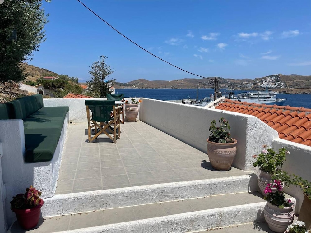 Charming two Bedroom Fisherman's House on Kea photo 5