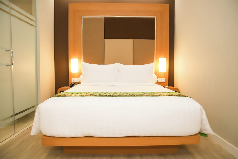 Front One Hotel Papua Lestari