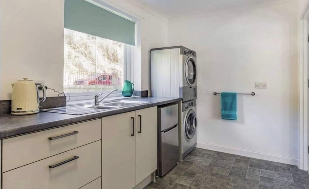 Lovely Apartment 1 King 4 Single Beds view 4