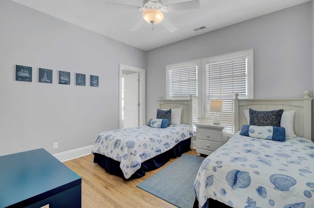 6 10th Avenue by Avantstay Steps to the Beach Pool 2691 Sqft