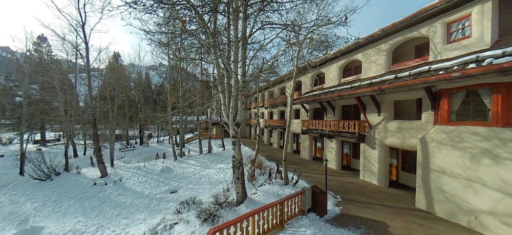 GetAways at Olympic Village Inn