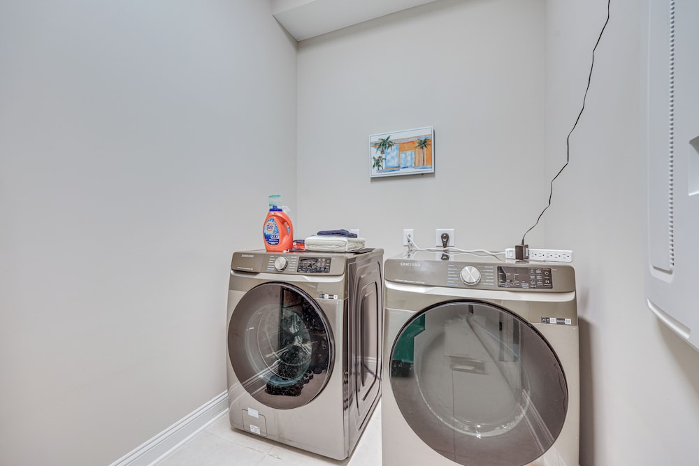 < 20 Mi to JAX Beach + Game Days: Upscale Retreat
