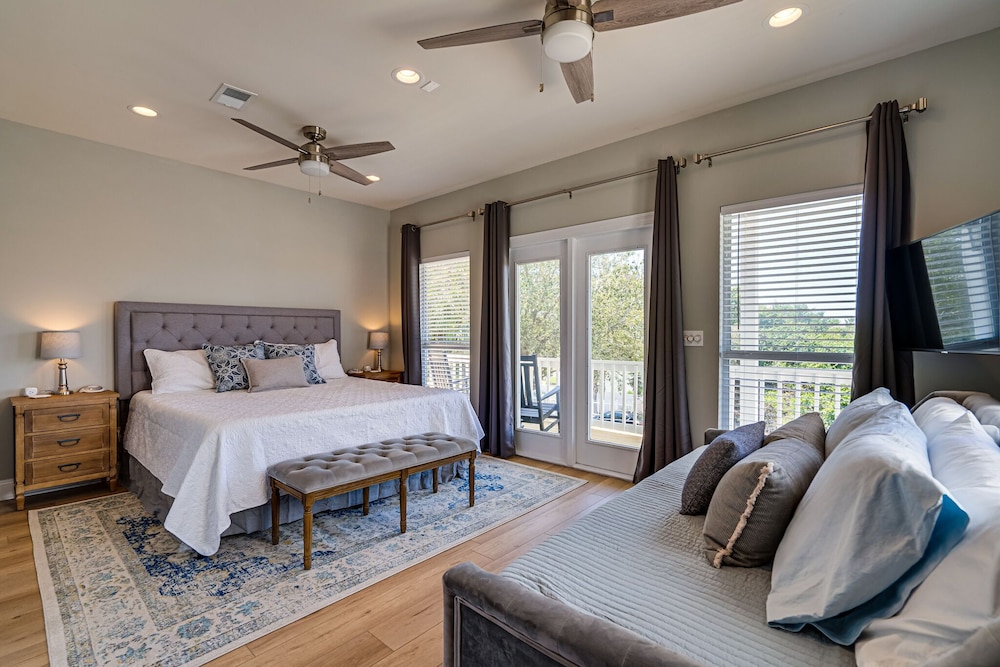 Magnolia Charms by Avantstay 2 Mins TO Beach Pet Friendly, BBQ & Balcony Views! view 5