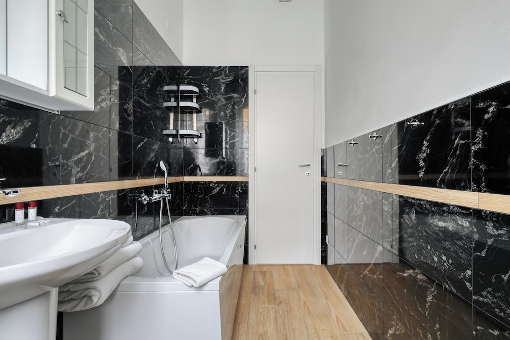 JOIVY Welcoming 3BR Flat in Milan Centre