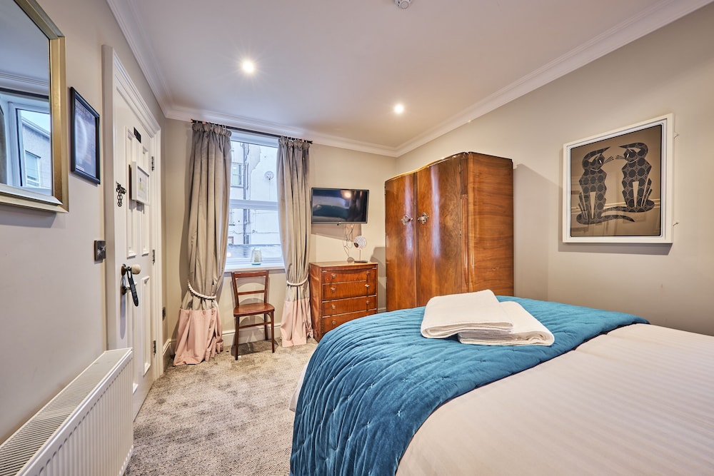 Londonderry Vacations - Art House - Property Image 14