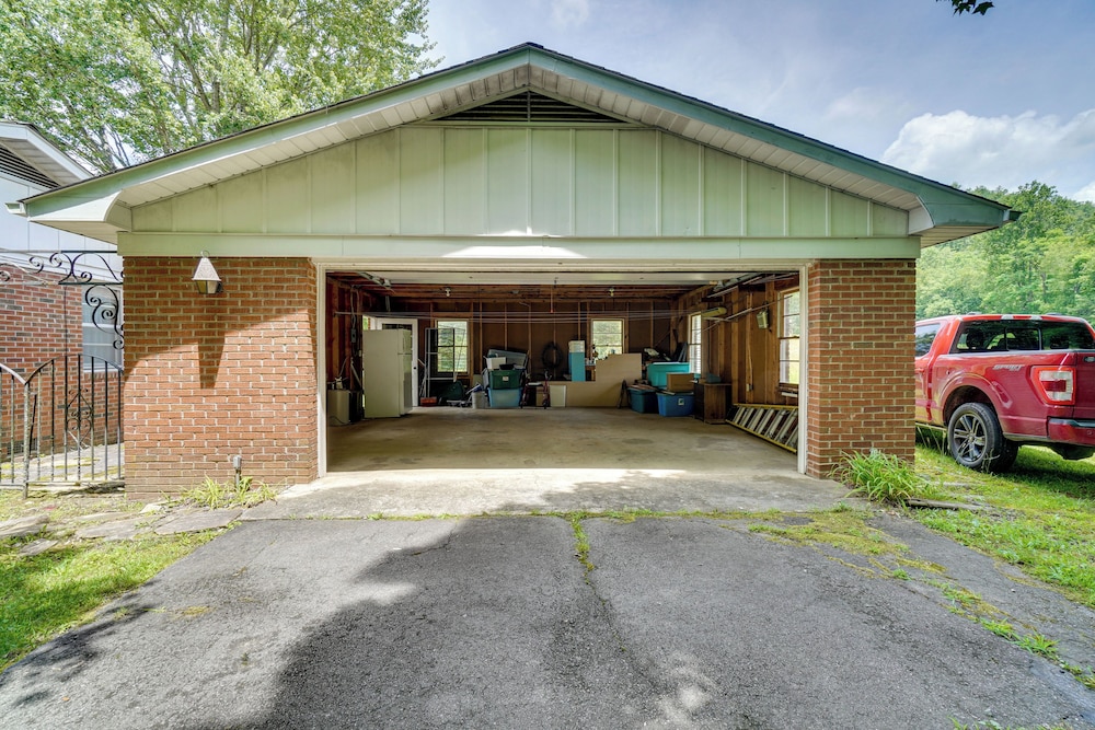 Robbinsville Retreat - Creekside Home w/ Deck!