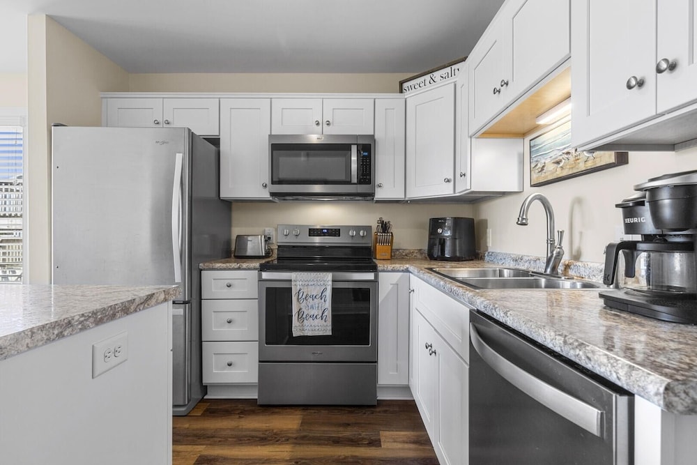 The Salty Pelican 2 Bedroom Townhouse by RedAwning view 5
