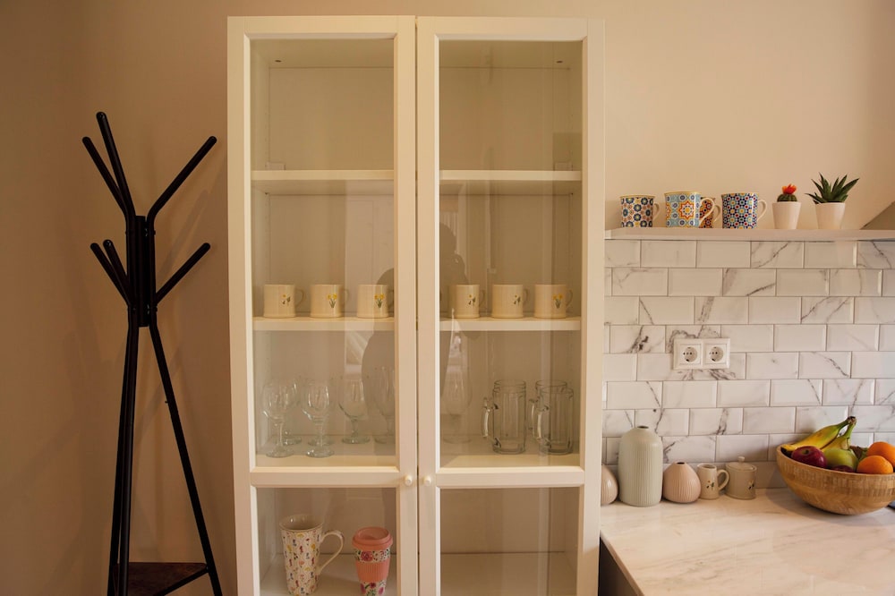 Contemporary Athenian Escape GHH