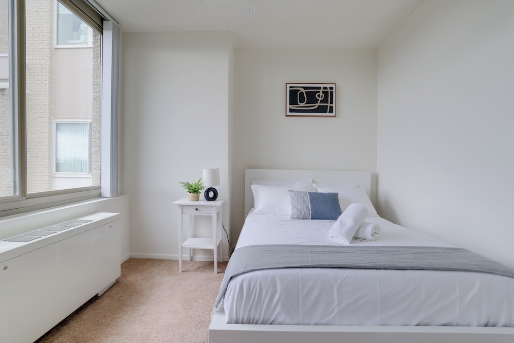 Crystal City Comfortable Apartments