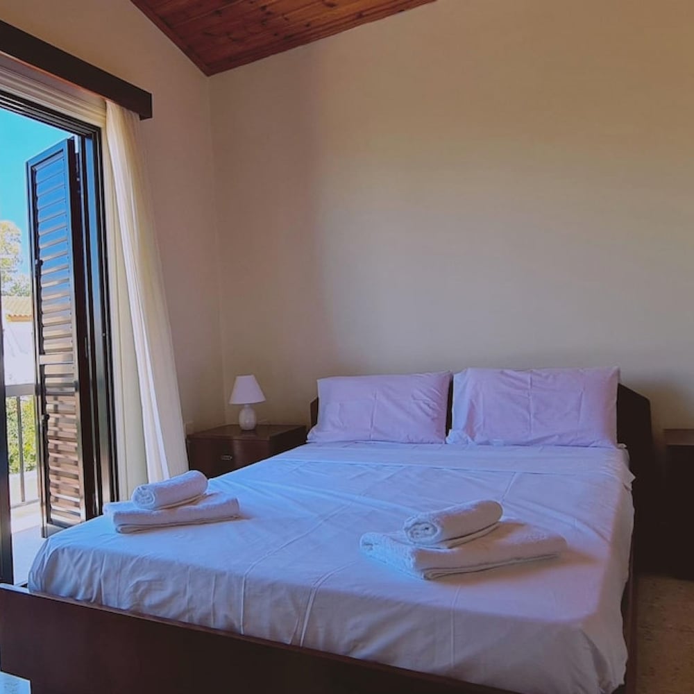 52 MEN - Sea Gem Apartment