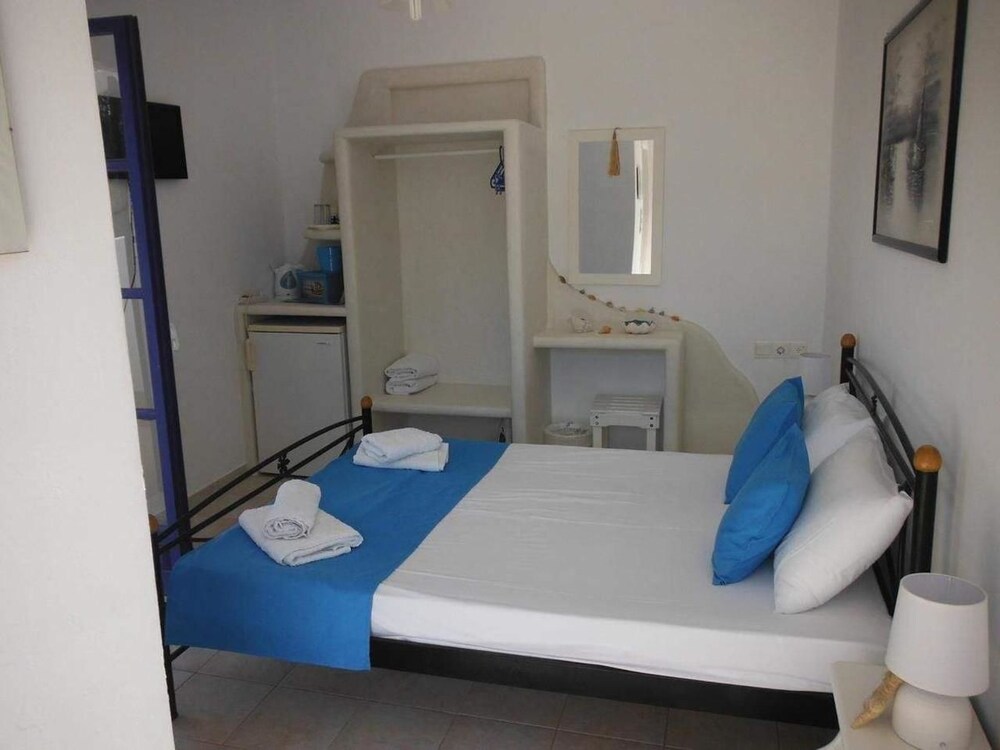 Kapetan Giannis en Milos — bedroom