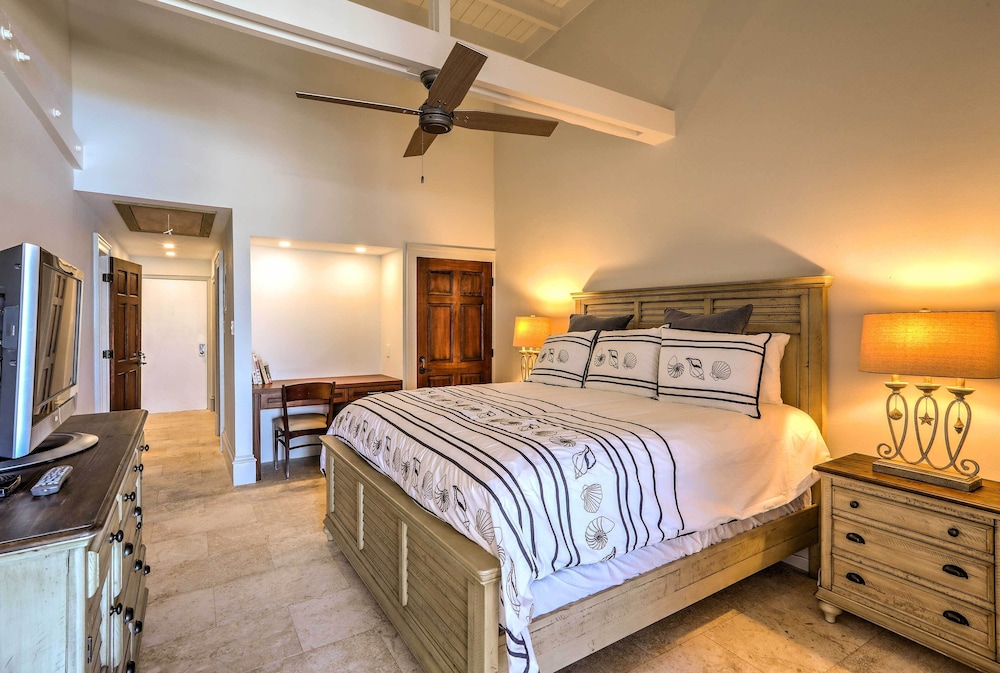 Walk to Beach: St Thomas Condo w/ Balconies