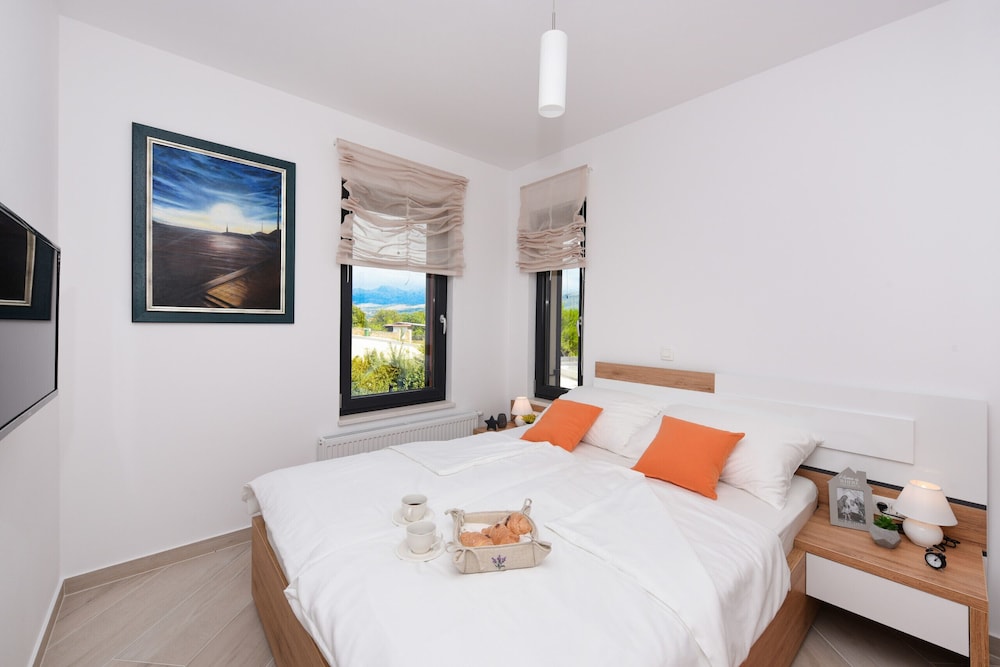 Villa Iris view 3